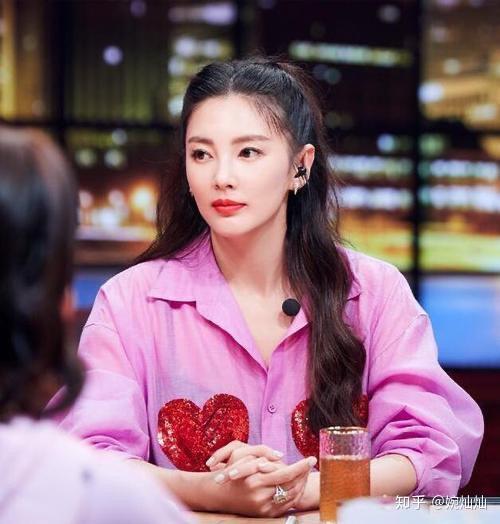 为什么吃瓜要放过娱乐圈,为何吃瓜群众应保持理智与宽容