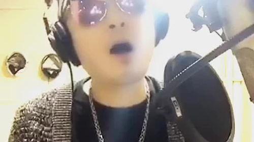 娱乐吃瓜酱唱歌视频